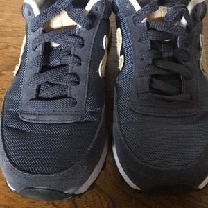 Women’s new balance shoes